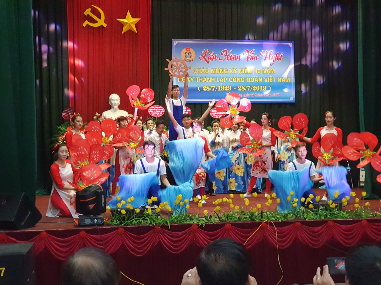 Thêm yêu Công đoàn qua lời ca tiếng hát