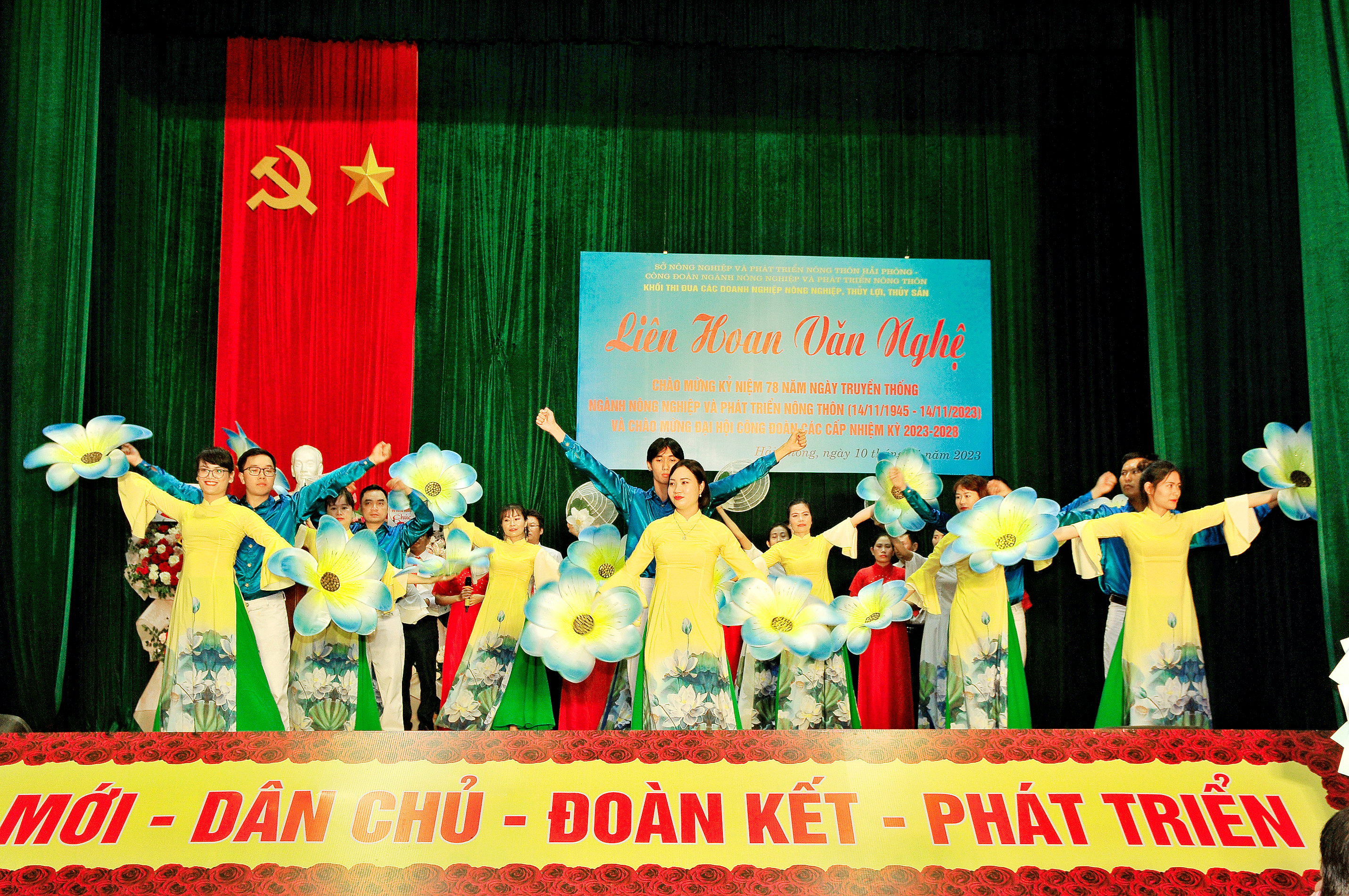 Sôi nổi liên hoan văn nghệ Khối thi đua các doanh nghiệp nông nghiệp, thủy lợi, thủy sản