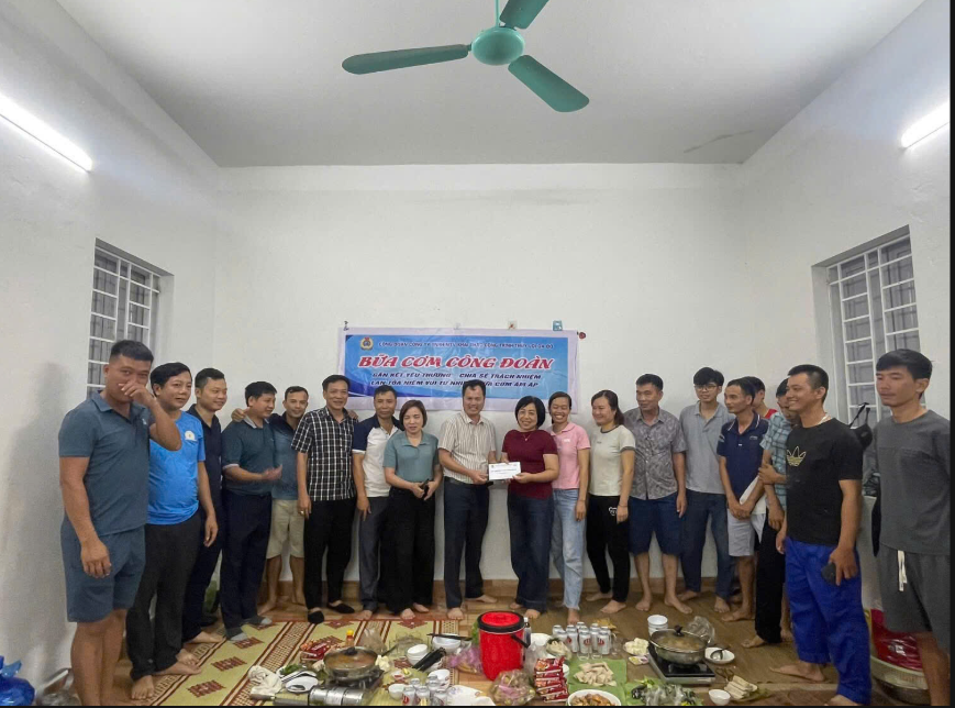 GIỮ NGỌN LỬA NGHĨA TÌNH TRONG CƠN BÃO WALPHA NĂM 2025 – BỮA CƠM CÔNG ĐOÀN GIỮA TÂM GIÔNG GIÓ