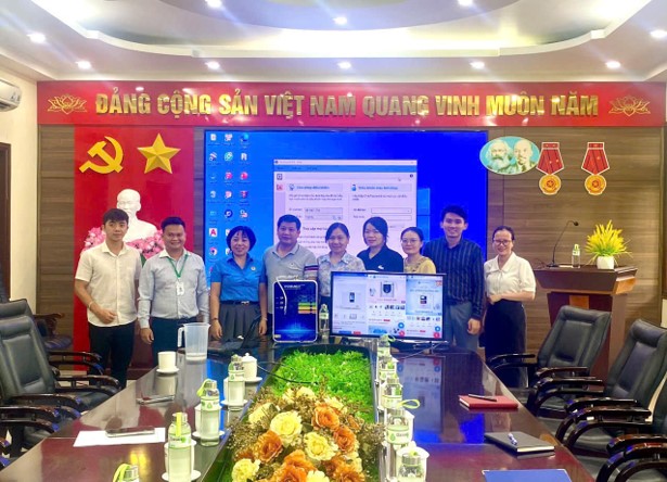 Công đoàn Công ty TNHH MTV Khai thác công trình thủy lợi Đa Độ được trao tặng máy tạo nước ion kiềm tươi Công đoàn Công ty TNHH MTV Khai thác công trình thủy lợi Đa Độ được trao tặng máy tạo nước ion kiềm tươi